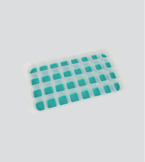 Forma de Gelo com Fundo de Silicone OIkos com 32 Cubos
