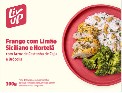 FRANGO COM CROSTA DE CAJU RISOTO LIMÃO SICILIANO E CENOURA LIV UP 300G