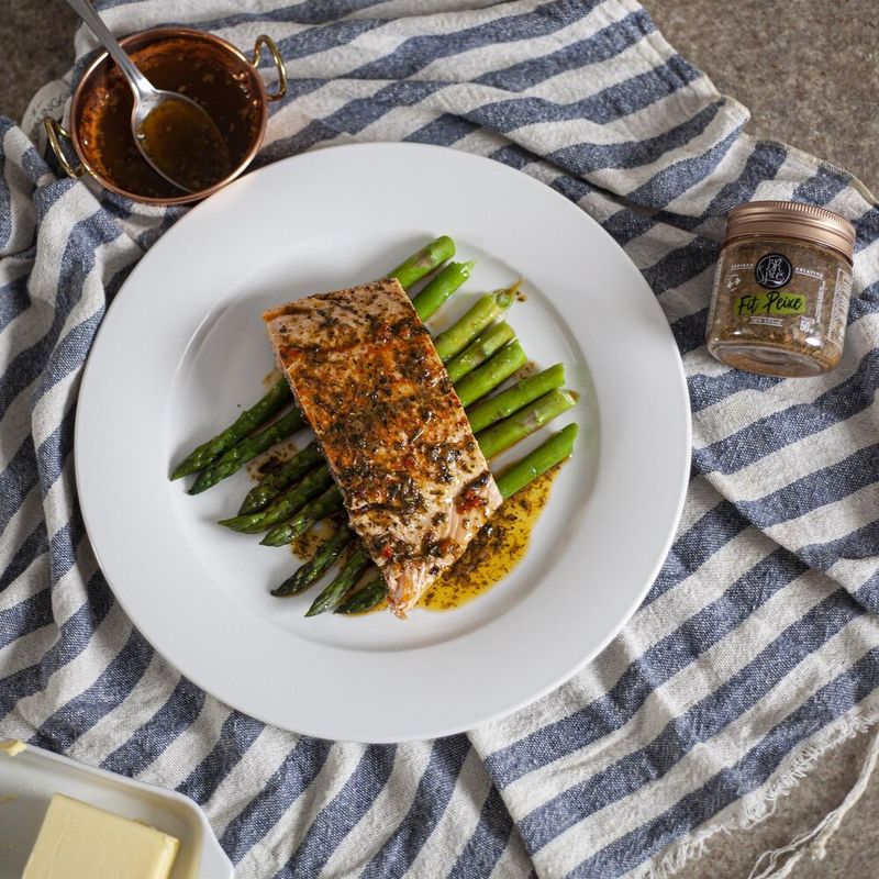 Tempero-a-Base-de-Especiarias-Desidratadas-para-Peixes-Zero-Sodio-sem-Adicao-de-Sal-BR-Spices-Fit-Pote-50g