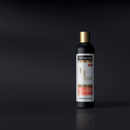 Condicionador Ácido Hialurônico e Queratina Hidrolisada Tresemmé Blindagem Antifrizz Frasco 400ml