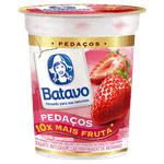 Iogurte-Integral-com-Preparado-de-Morango-Batavo-Pedacos-Copo-100g